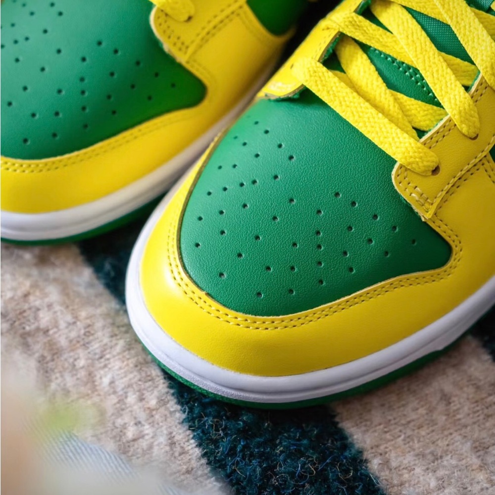 Nike Dunk Low Retro Reverse Brazil Size 40